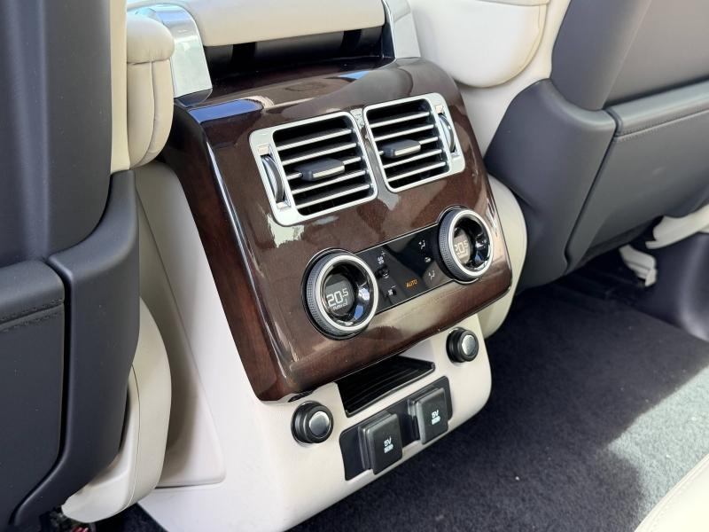 Photo 18 de l’annonce de LAND-ROVER Range Rover d’occasion à vendre à AIX-EN-PROVENCE