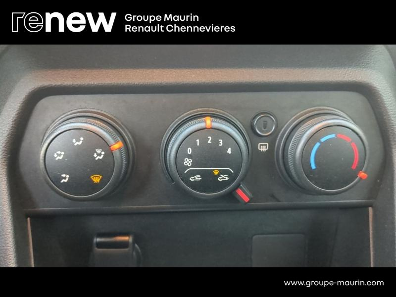 group.seo.links.detann.title Photo 18 de l’annonce de DACIA Sandero d’occasion à vendre à CHENNEVIÈRES-SUR-MARNE