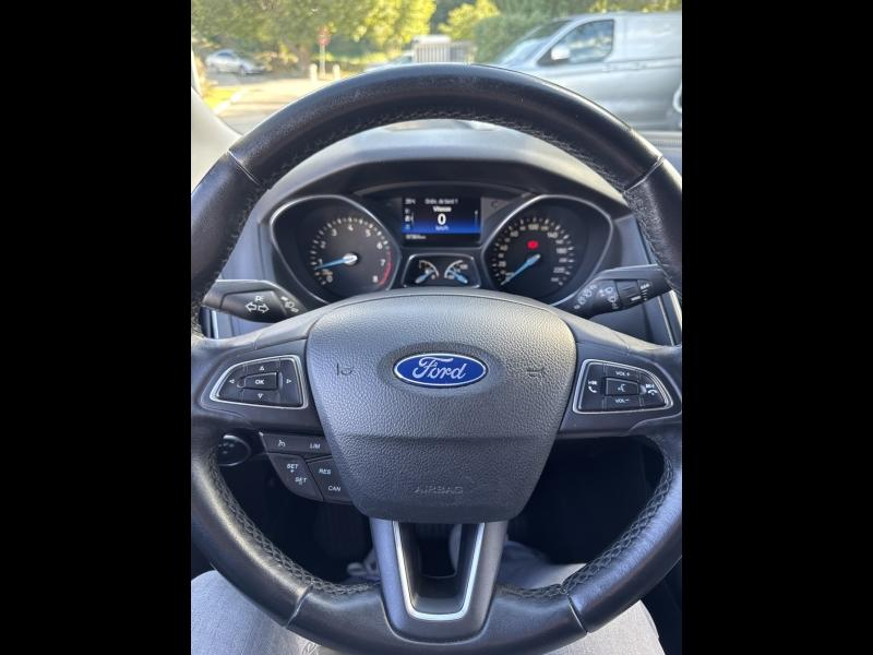 Photo 15 de l’annonce de FORD Focus d’occasion à vendre à TOULON