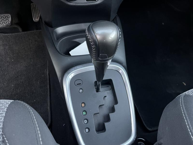 Photo 10 de l’annonce de TOYOTA Yaris d’occasion à vendre à LATTES