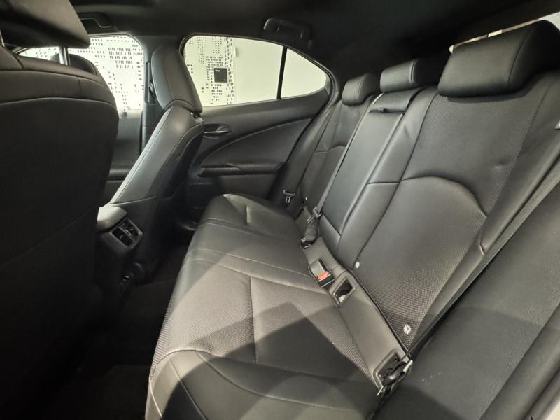 Photo 17 de l’annonce de LEXUS UX d’occasion à vendre à MONTFAVET