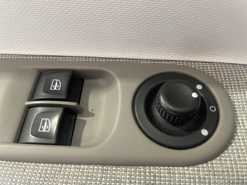 Photo 5 de l’annonce de RENAULT Zoe d’occasion à vendre à CHENNEVIÈRES-SUR-MARNE