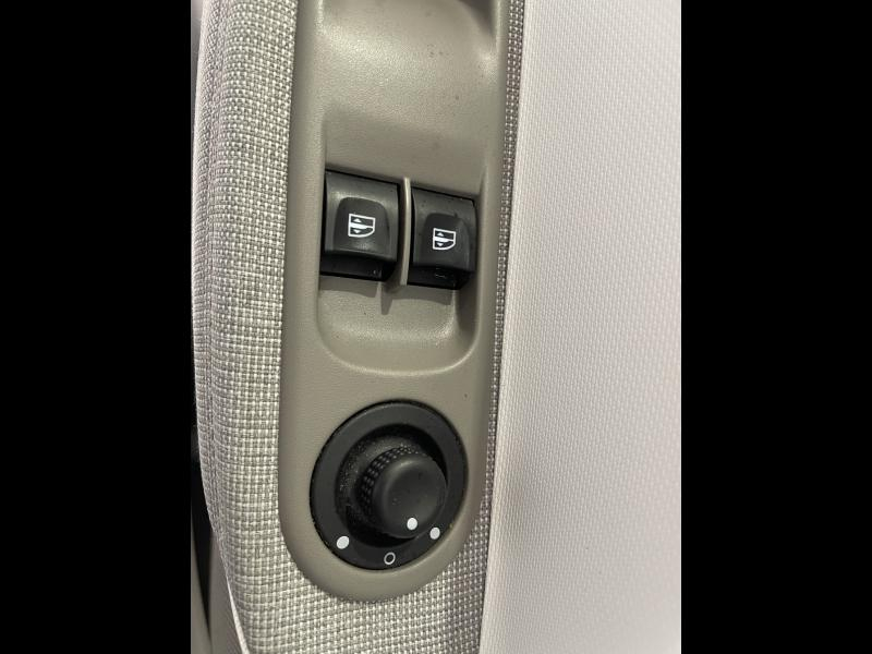 Photo 16 de l’annonce de RENAULT Zoe d’occasion à vendre à CHENNEVIÈRES-SUR-MARNE