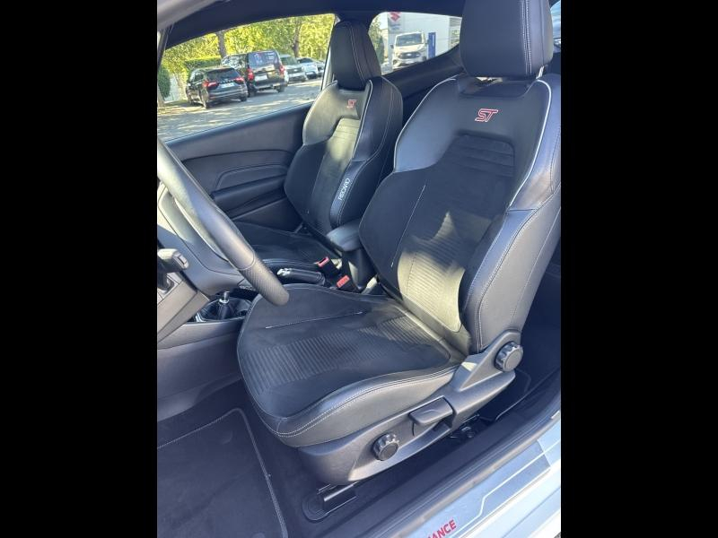 Photo 13 de l’annonce de FORD Fiesta d’occasion à vendre à TOULON