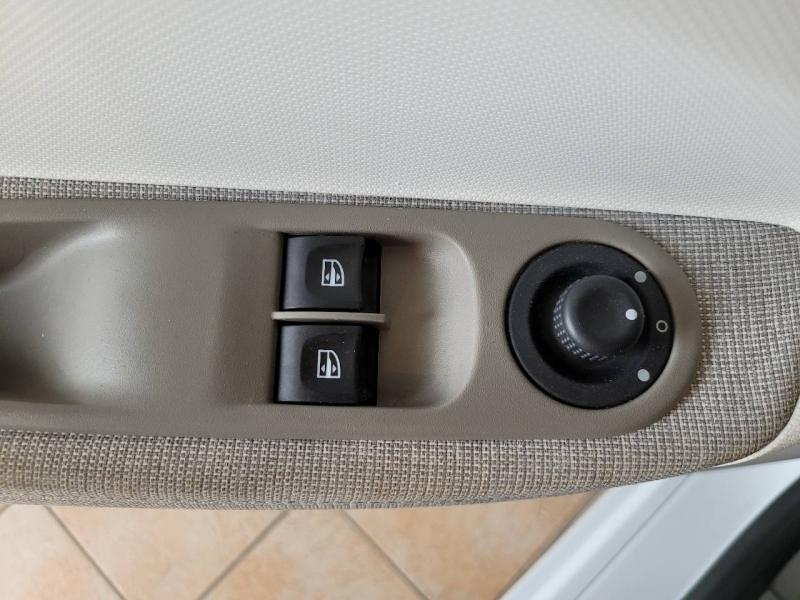 Photo 12 de l’annonce de RENAULT Zoe d’occasion à vendre à CHENNEVIÈRES-SUR-MARNE