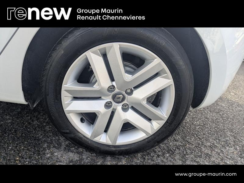 Photo 17 de l’annonce de RENAULT Clio d’occasion à vendre à CHENNEVIÈRES-SUR-MARNE