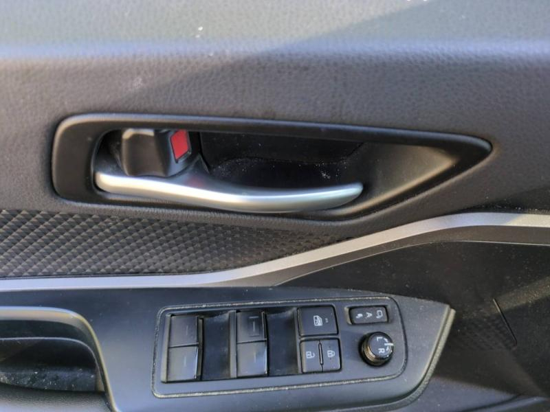 group.seo.links.detann.title Photo 14 de l’annonce de TOYOTA C-HR d’occasion à vendre à NÎMES