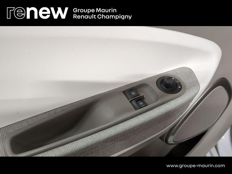 Photo 16 de l’annonce de RENAULT Zoe d’occasion à vendre à CHAMPIGNY-SUR-MARNE