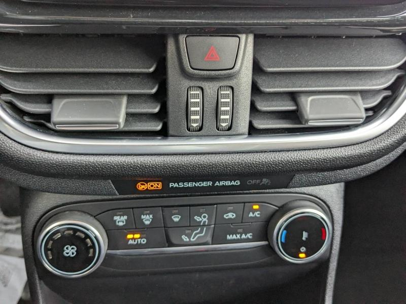 Photo 18 de l’annonce de FORD Fiesta d’occasion à vendre à FRÉJUS