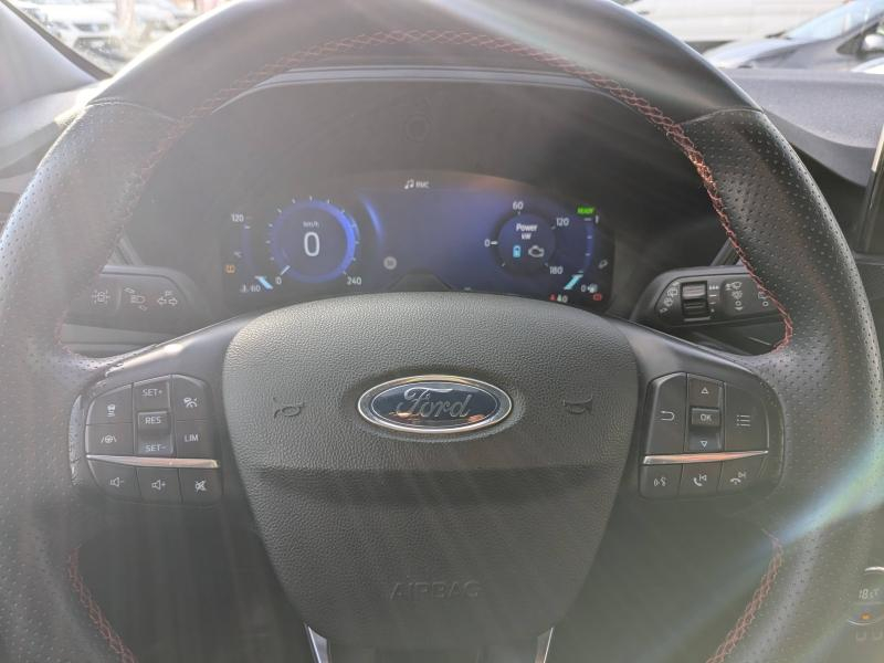 Photo 19 de l’annonce de FORD Kuga d’occasion à vendre à DRAGUIGNAN