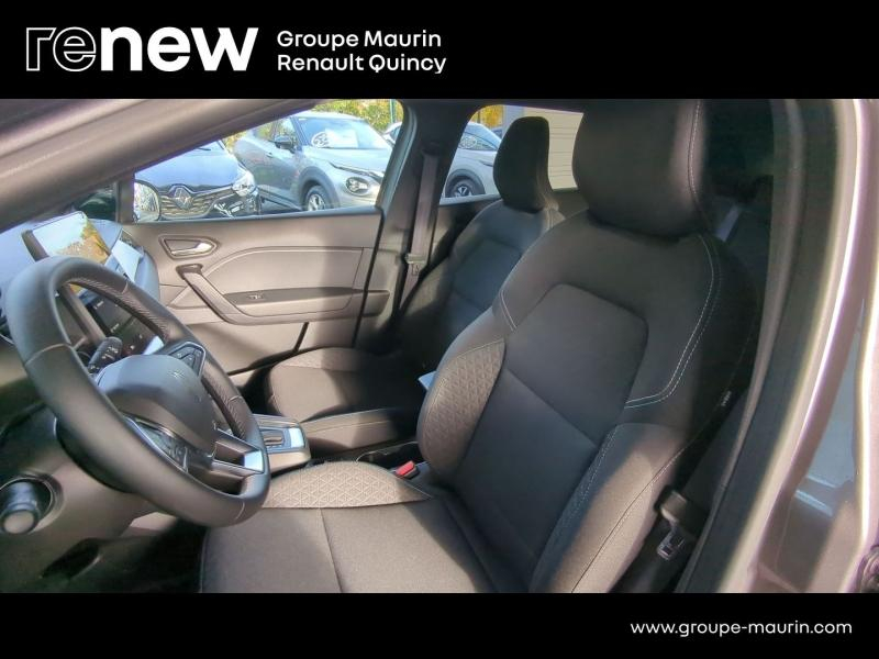 Photo 12 de l’annonce de RENAULT  d’occasion à vendre à QUINCY-SOUS-SÉNART