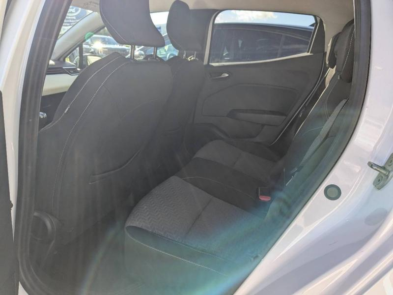 Photo 13 de l’annonce de RENAULT Clio d’occasion à vendre à AUBAGNE