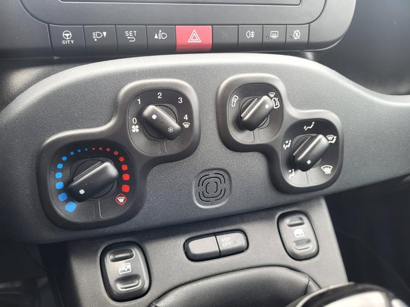 Photo 13 de l’annonce de FIAT Panda d’occasion à vendre à ANNEMASSE