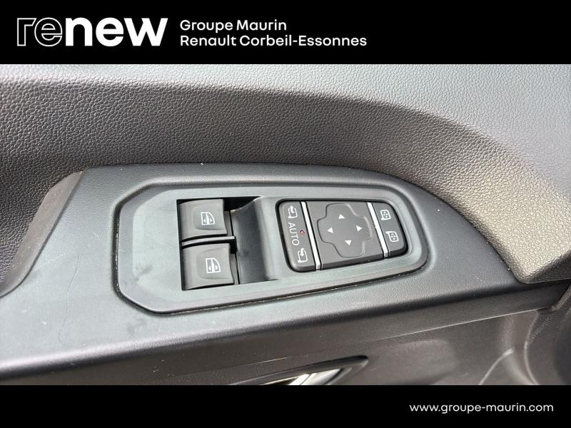 Photo 12 de l’annonce de RENAULT Trafic Fg VUL d’occasion à vendre à CORBEIL-ESSONNES