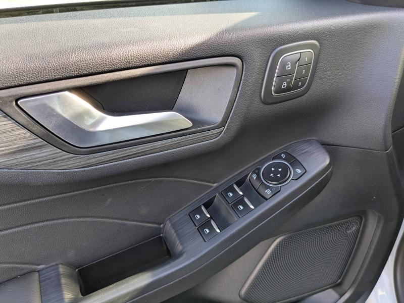 Photo 10 de l’annonce de FORD Kuga d’occasion à vendre à LA VALETTE