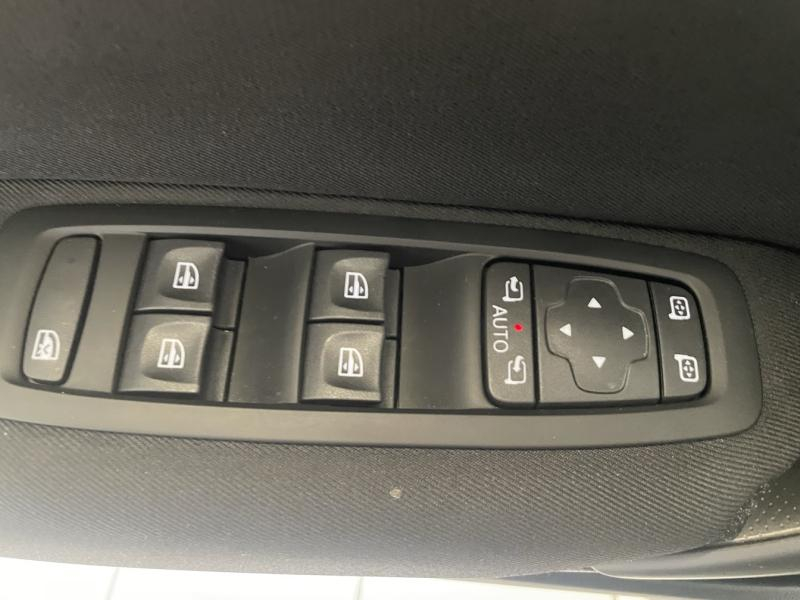 Photo 14 de l’annonce de RENAULT Megane d’occasion à vendre à CHENNEVIÈRES-SUR-MARNE