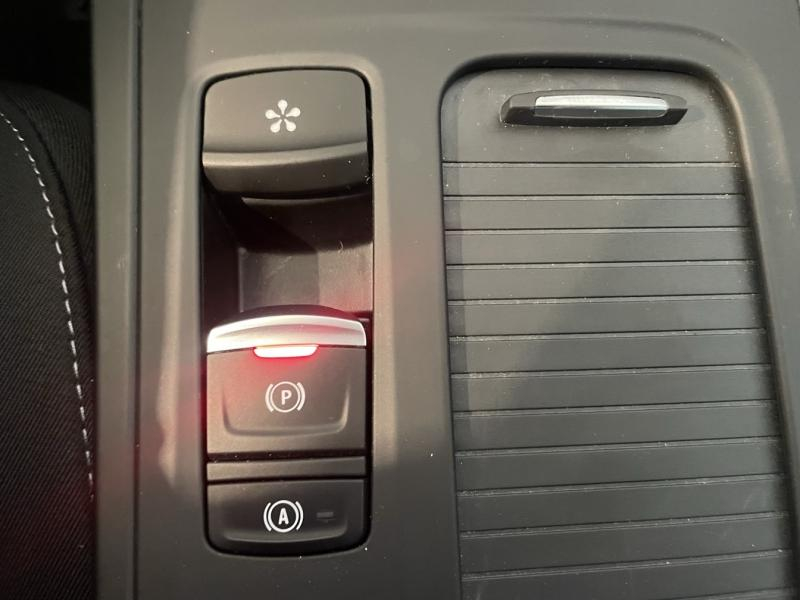 Photo 16 de l’annonce de RENAULT Megane d’occasion à vendre à CHENNEVIÈRES-SUR-MARNE