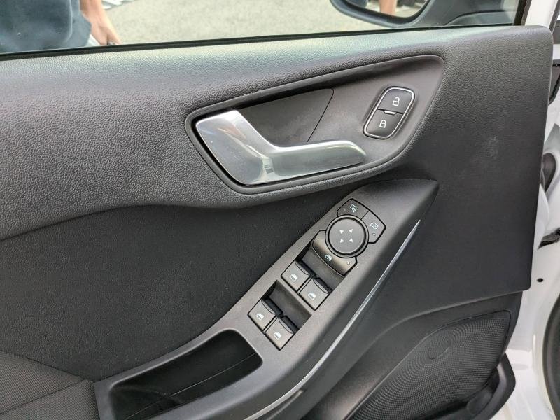 Photo 9 de l’annonce de FORD Fiesta d’occasion à vendre à LA VALETTE