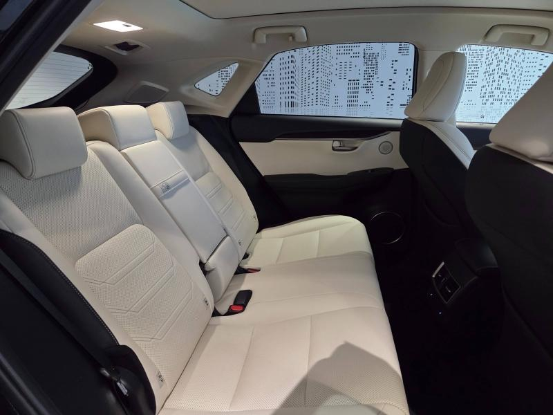 Photo 14 de l’annonce de LEXUS NX d’occasion à vendre à AUBIÈRE