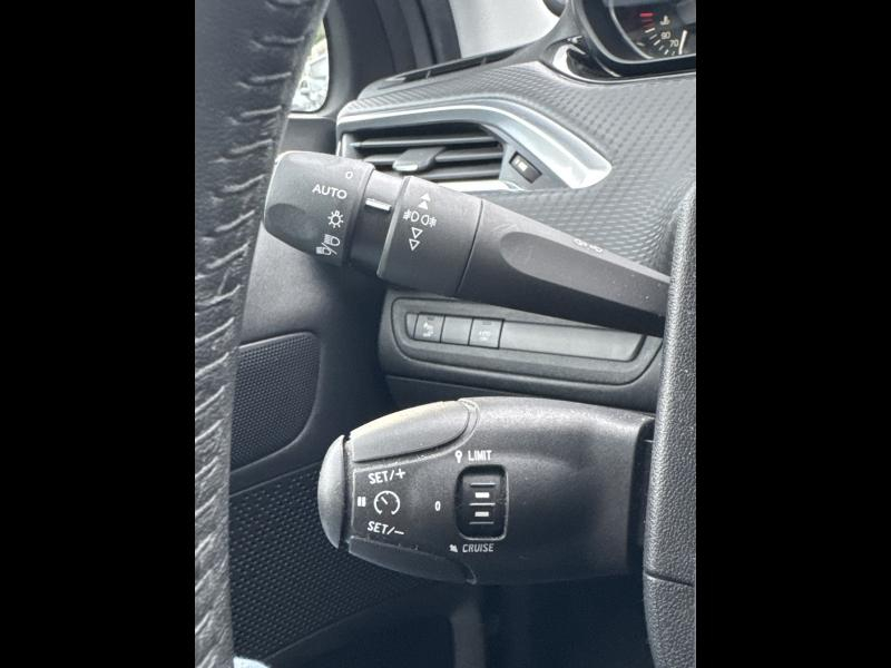 Photo 13 de l’annonce de PEUGEOT 208 d’occasion à vendre à TOULON