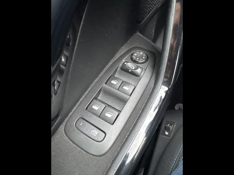 Photo 17 de l’annonce de PEUGEOT 208 d’occasion à vendre à TOULON