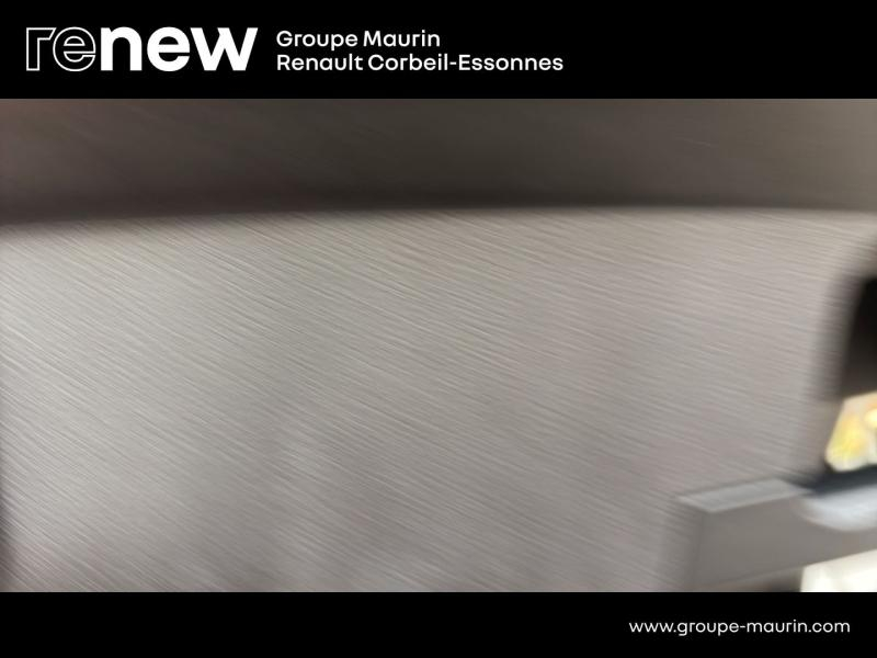 Photo 17 de l’annonce de RENAULT  d’occasion à vendre à CORBEIL-ESSONNES
