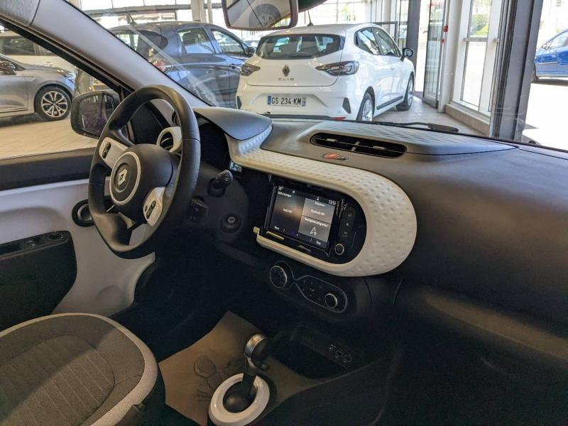 Photo 9 de l’annonce de RENAULT Twingo d’occasion à vendre à CHENNEVIÈRES-SUR-MARNE
