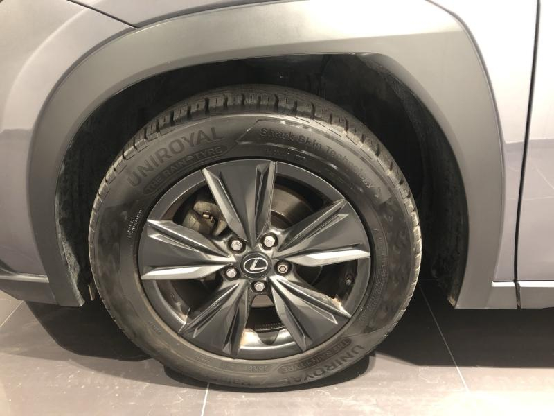 Photo 6 de l’annonce de LEXUS UX d’occasion à vendre à LATTES