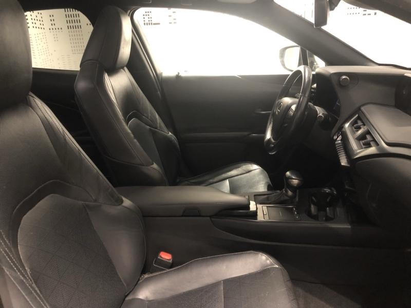 Photo 12 de l’annonce de LEXUS UX d’occasion à vendre à LATTES