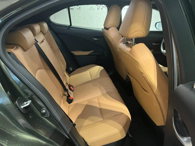 Photo 6 de l’annonce de LEXUS UX d’occasion à vendre à LATTES