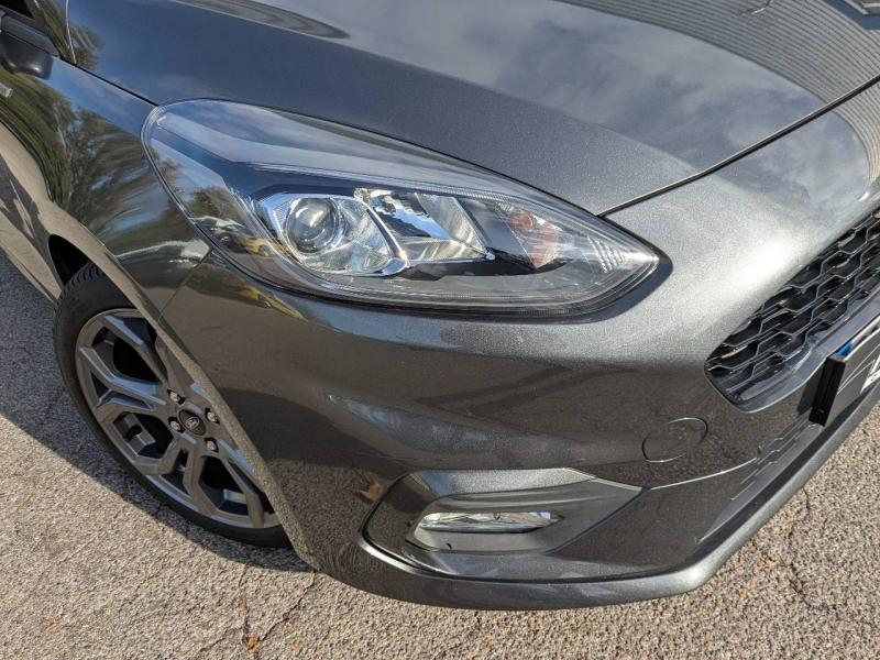 Photo 4 de l’annonce de FORD Fiesta d’occasion à vendre à AIX-EN-PROVENCE