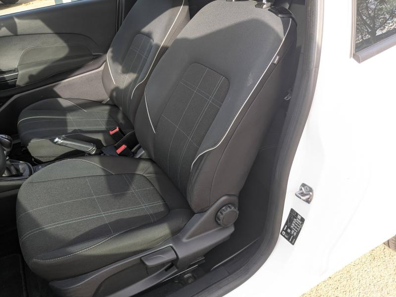 Photo 12 de l’annonce de FORD Fiesta d’occasion à vendre à NÎMES