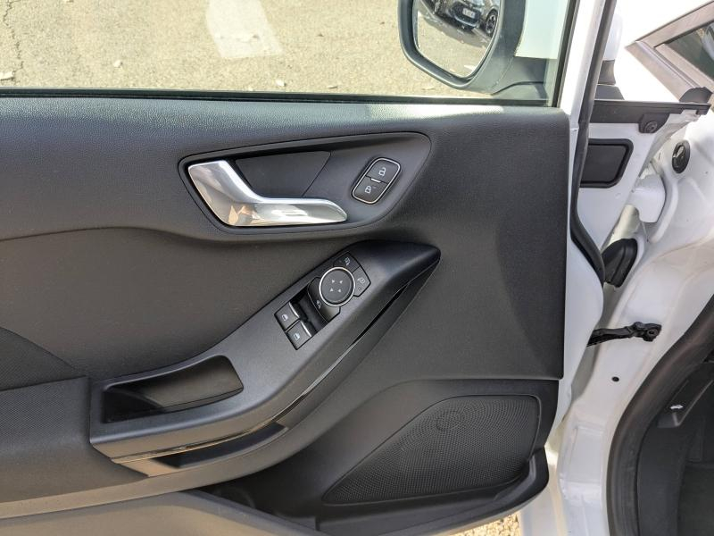 Photo 13 de l’annonce de FORD Fiesta d’occasion à vendre à NÎMES