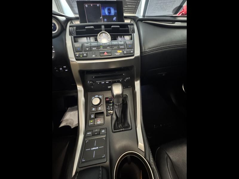 Photo 19 de l’annonce de LEXUS NX d’occasion à vendre à MONTFAVET