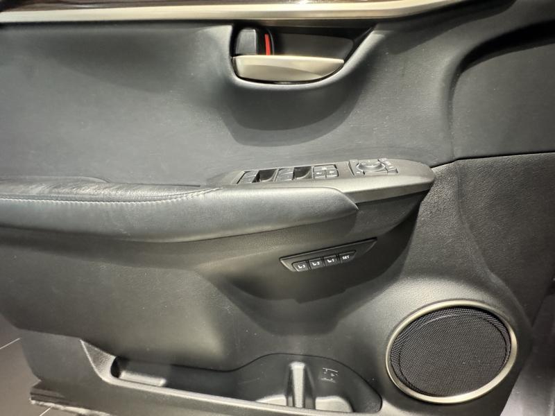 Photo 20 de l’annonce de LEXUS NX d’occasion à vendre à MONTFAVET