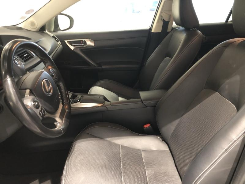 Photo 9 de l’annonce de LEXUS CT d’occasion à vendre à LATTES