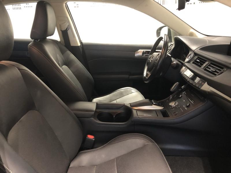 Photo 10 de l’annonce de LEXUS CT d’occasion à vendre à LATTES