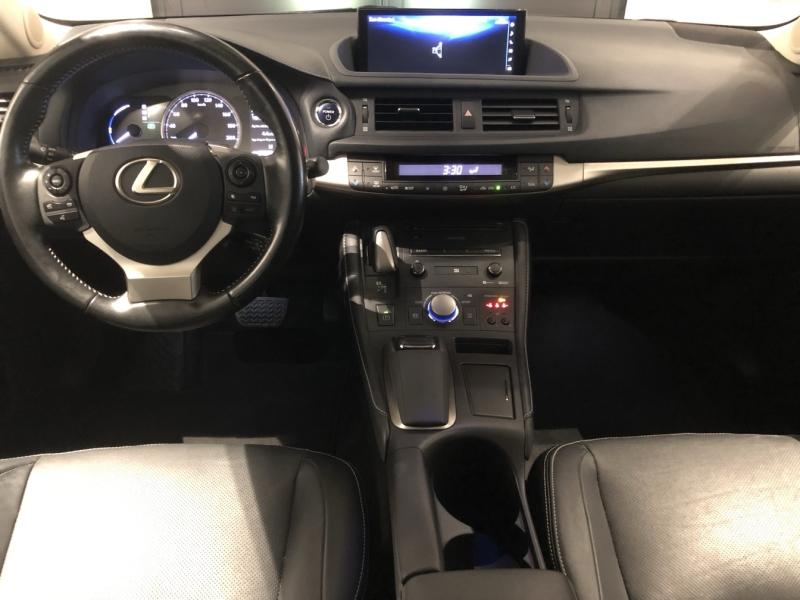 Photo 13 de l’annonce de LEXUS CT d’occasion à vendre à LATTES