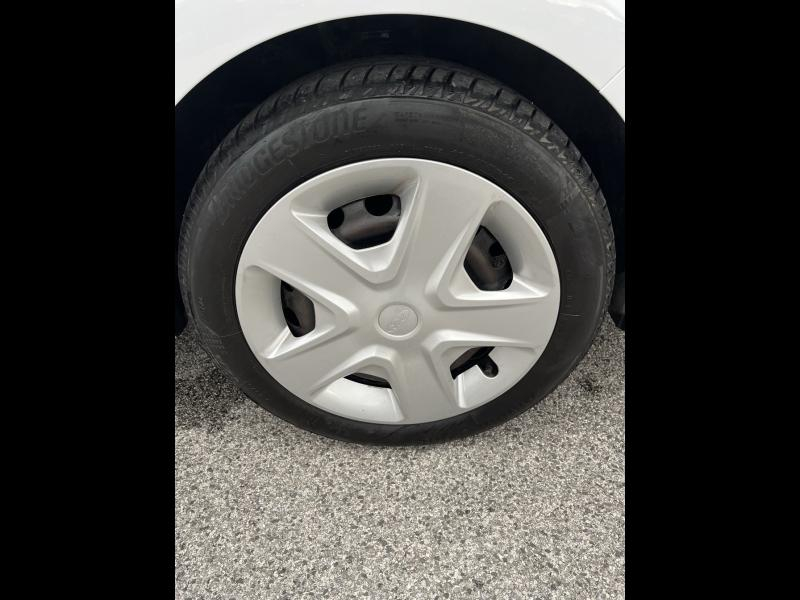 Photo 9 de l’annonce de FORD Fiesta d’occasion à vendre à BRIGNOLES