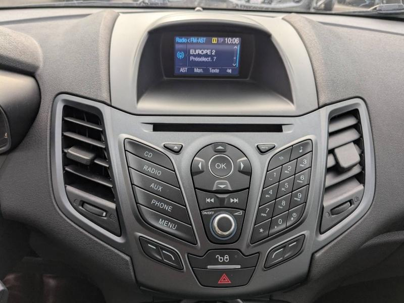 Photo 10 de l’annonce de FORD Fiesta d’occasion à vendre à AUBAGNE