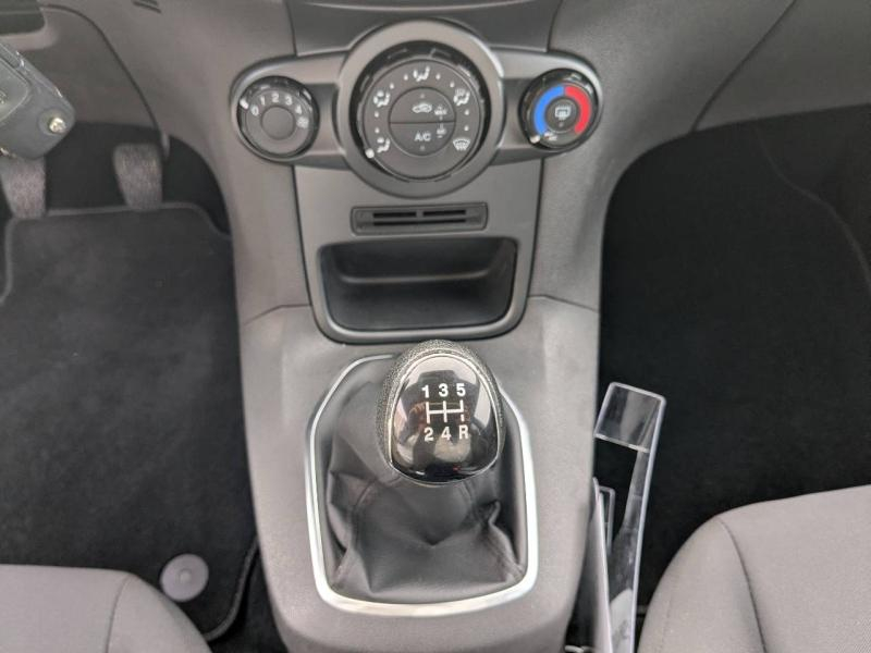 Photo 11 de l’annonce de FORD Fiesta d’occasion à vendre à AUBAGNE