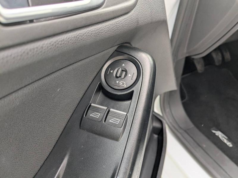 Photo 16 de l’annonce de FORD Fiesta d’occasion à vendre à AUBAGNE