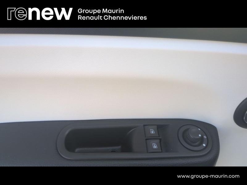 Photo 17 de l’annonce de RENAULT Twingo d’occasion à vendre à CHENNEVIÈRES-SUR-MARNE