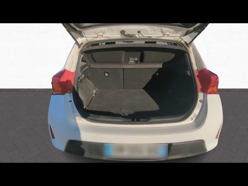 Photo 9 de l’annonce de TOYOTA Auris d’occasion à vendre à MONTFAVET