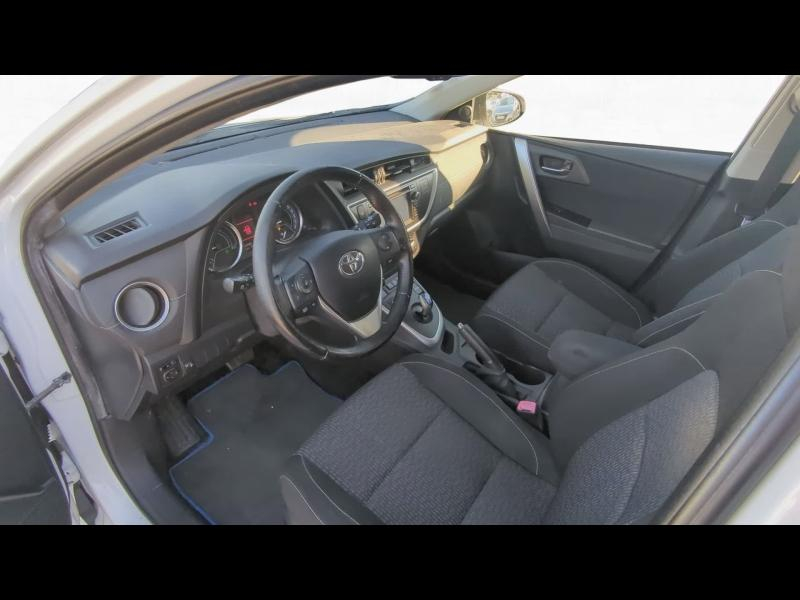 Photo 10 de l’annonce de TOYOTA Auris d’occasion à vendre à MONTFAVET