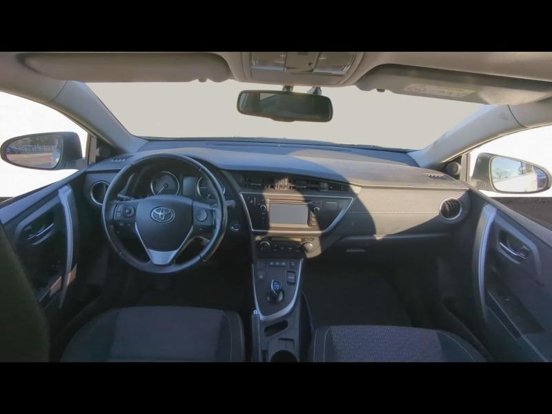Photo 11 de l’annonce de TOYOTA Auris d’occasion à vendre à MONTFAVET