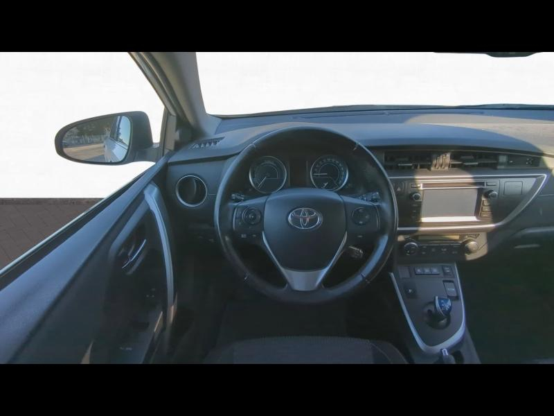 Photo 12 de l’annonce de TOYOTA Auris d’occasion à vendre à MONTFAVET