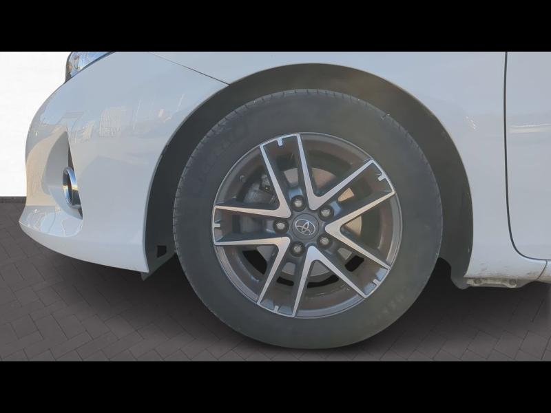 Photo 14 de l’annonce de TOYOTA Auris d’occasion à vendre à MONTFAVET