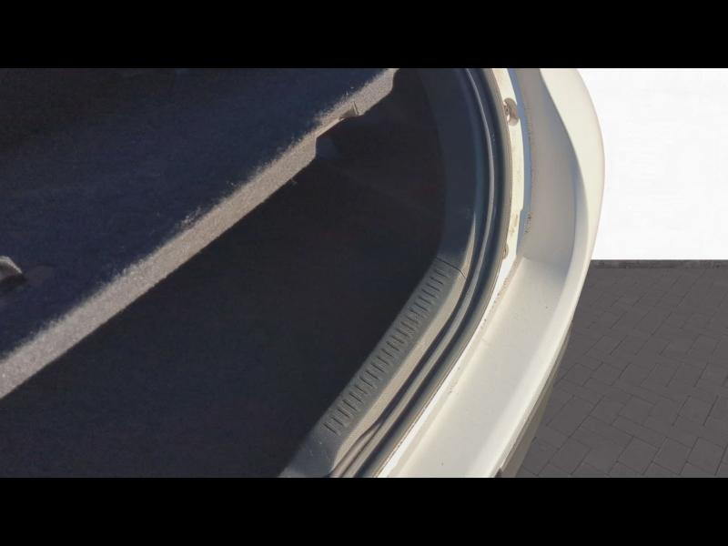 Photo 16 de l’annonce de TOYOTA Auris d’occasion à vendre à MONTFAVET