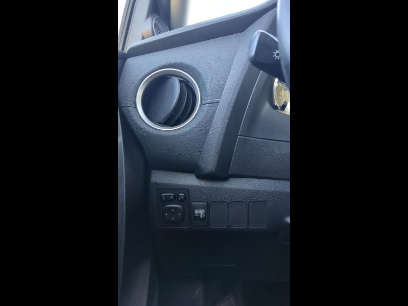 Photo 18 de l’annonce de TOYOTA Auris d’occasion à vendre à MONTFAVET